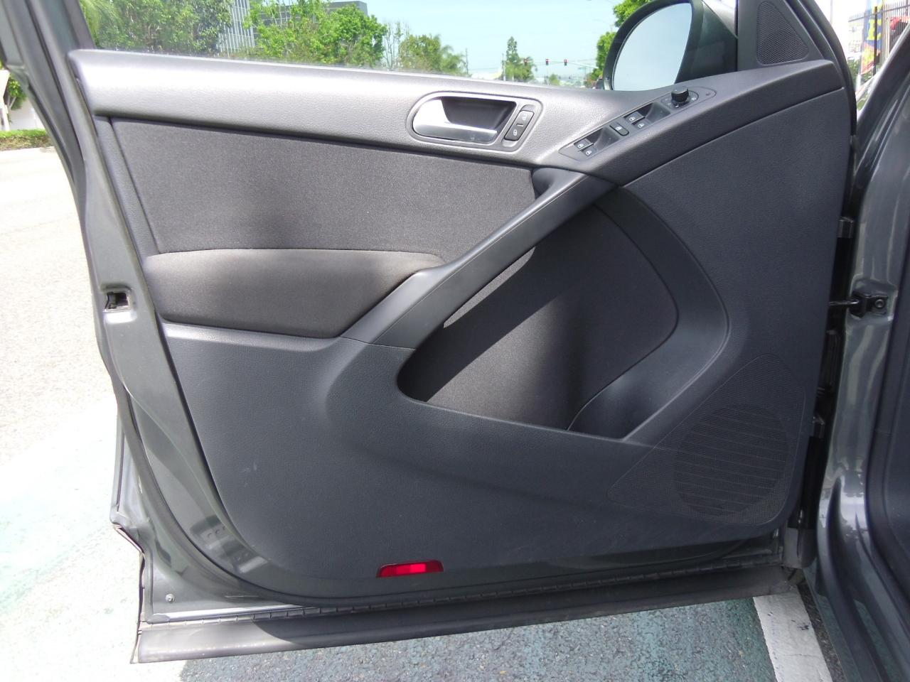 Volkswagen Tiguan 4MOTION 4dr Auto S 2014