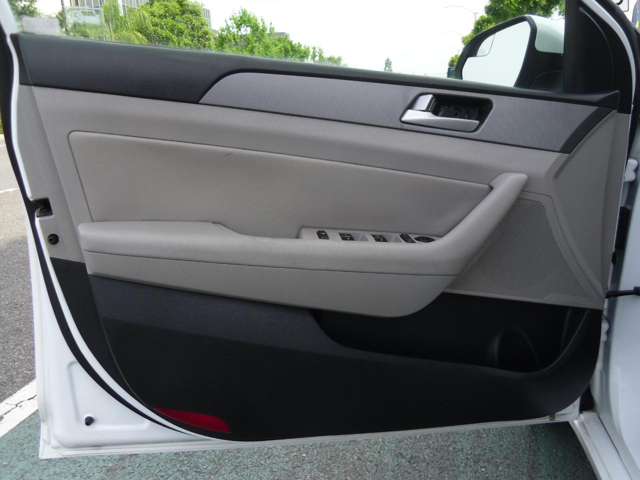 Hyundai Sonata 4dr Sdn 2.4L SE PZEV 2015