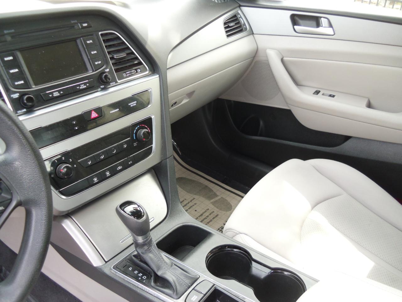 Hyundai Sonata 4dr Sdn 2.4L SE PZEV 2015