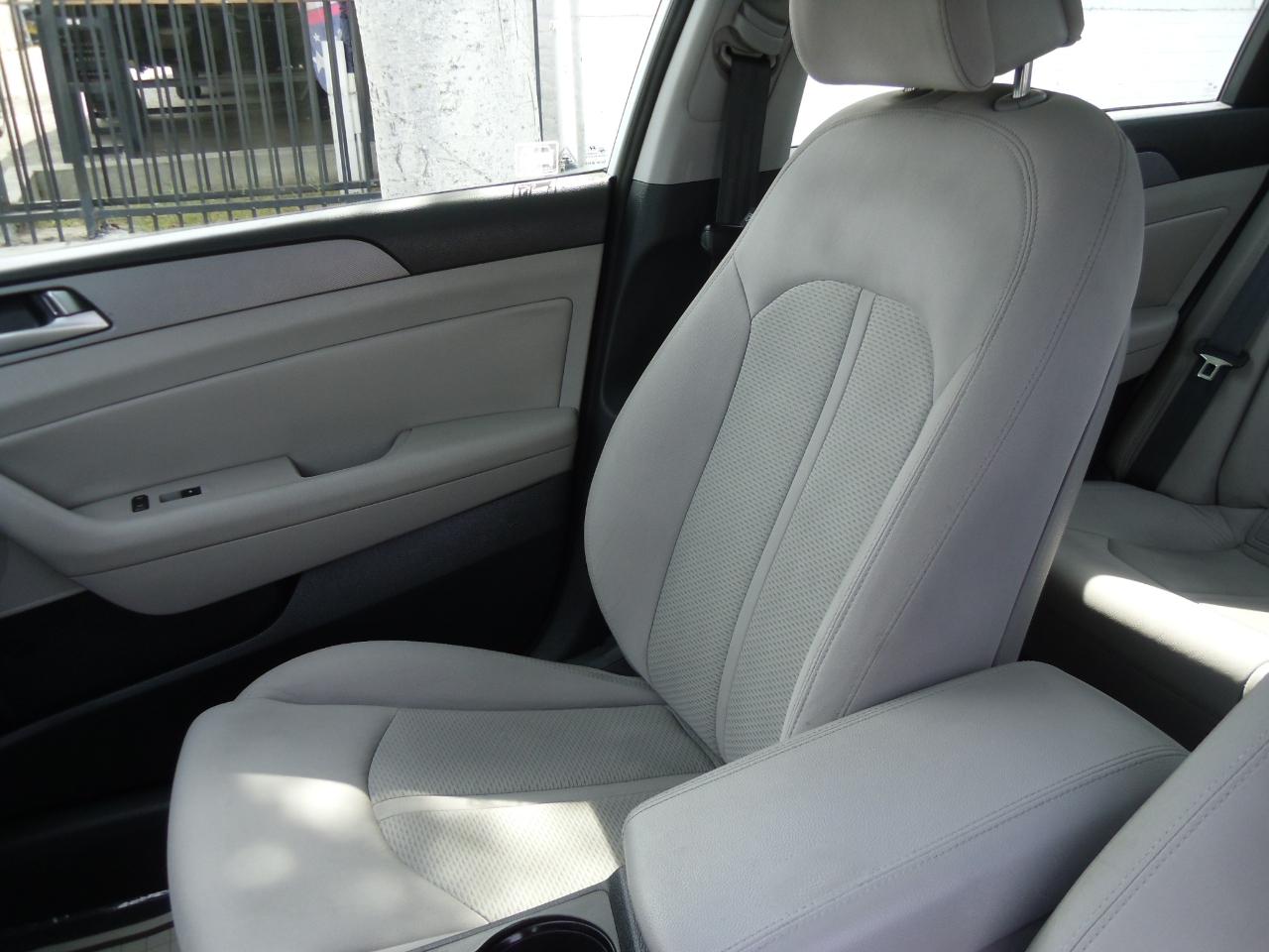 Hyundai Sonata 4dr Sdn 2.4L SE PZEV 2015