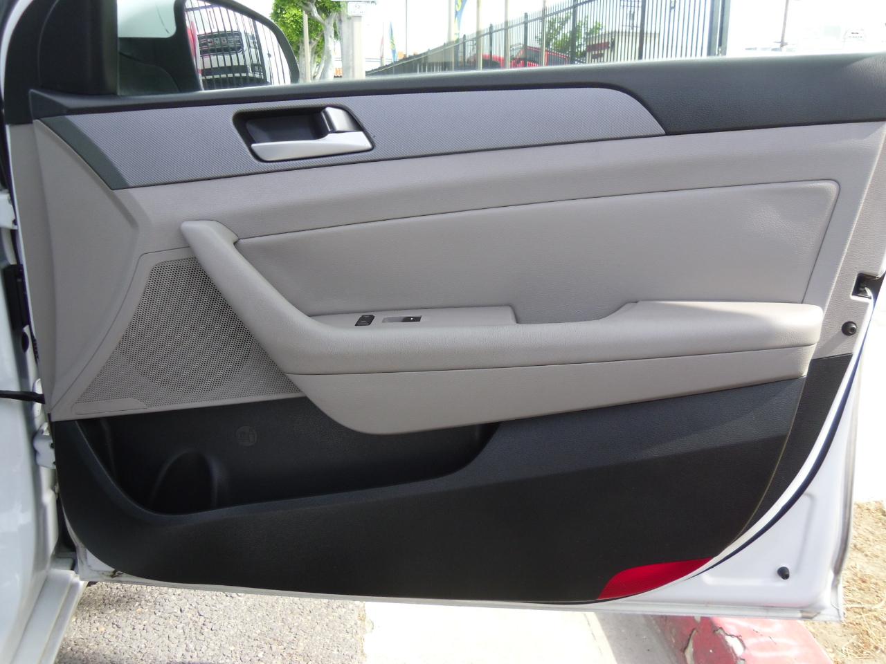 Hyundai Sonata 4dr Sdn 2.4L SE PZEV 2015