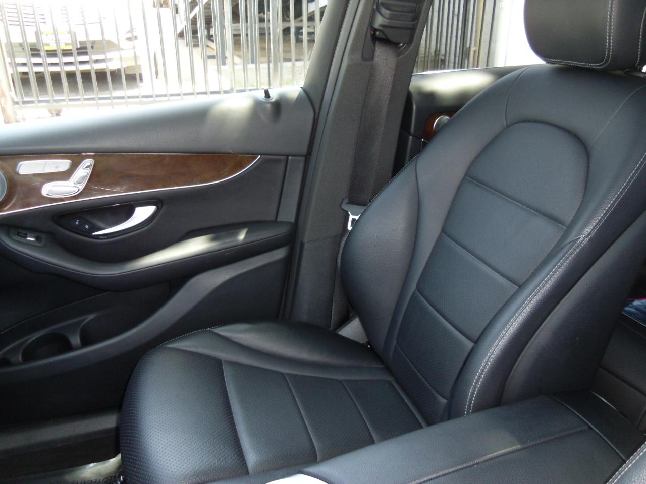 Mercedes-Benz GLC GLC 300 4MATIC SUV 2017