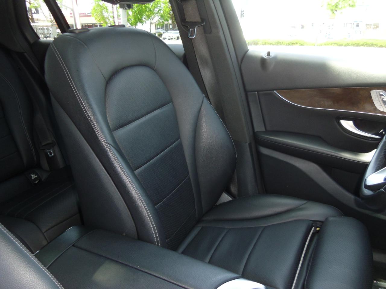 Mercedes-Benz GLC GLC 300 4MATIC SUV 2017