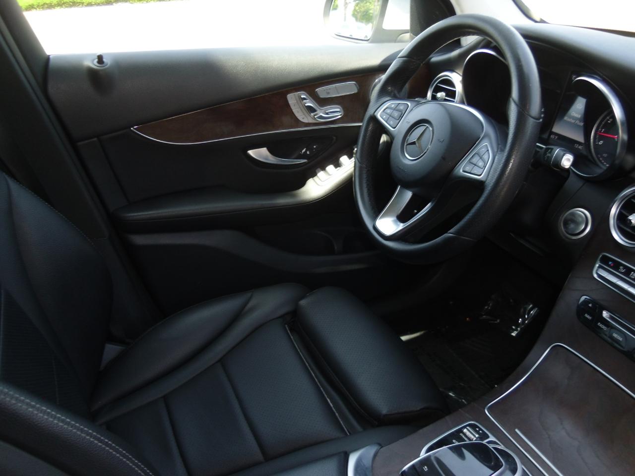 Mercedes-Benz GLC GLC 300 4MATIC SUV 2017