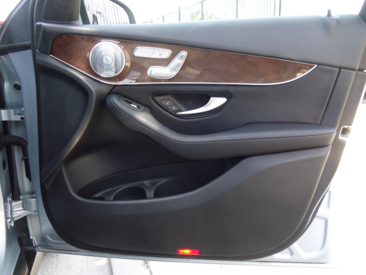 Mercedes-Benz GLC GLC 300 4MATIC SUV 2017