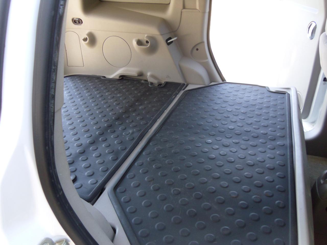 Chevrolet HHR FWD 4dr Panel LS 2010