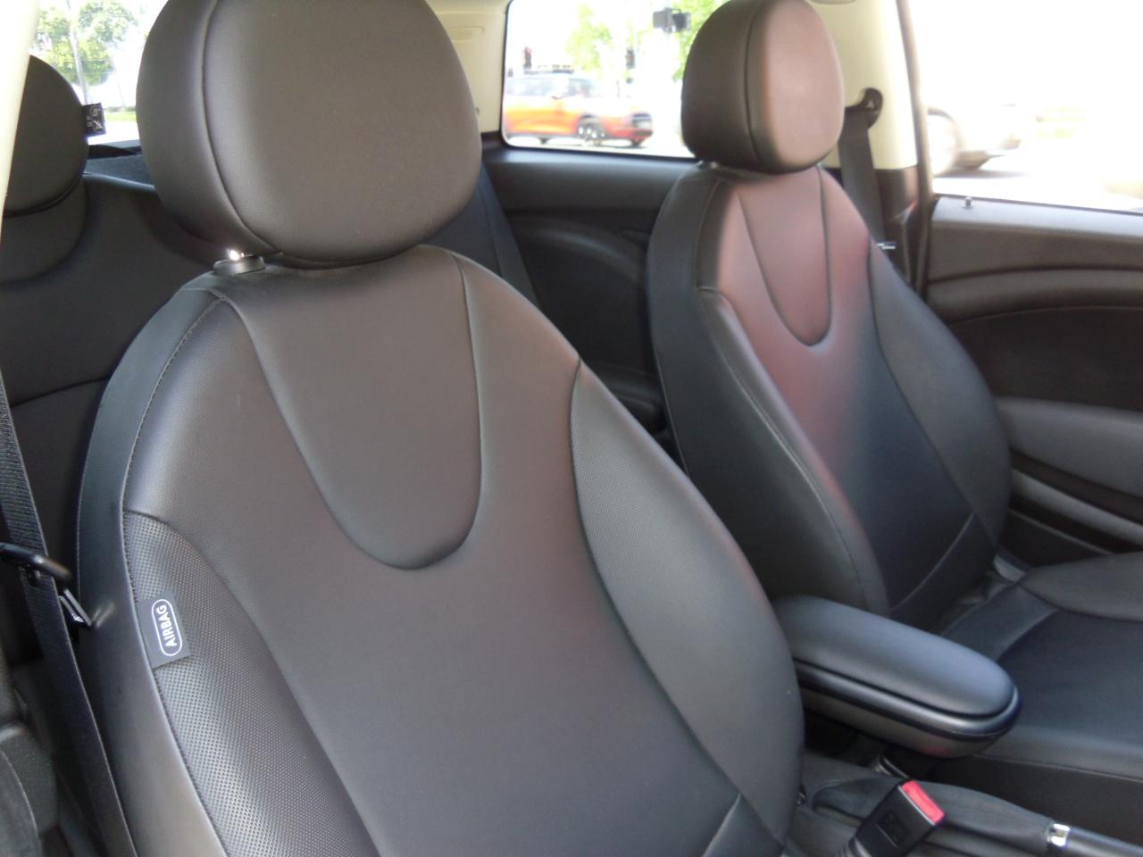 MINI Cooper Hardtop 2dr Cpe 2012