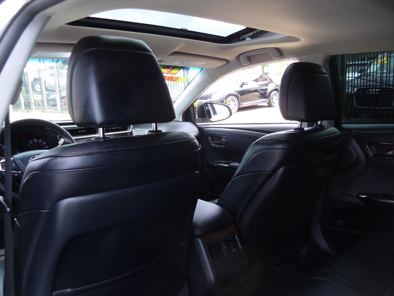 Toyota Avalon 4dr Sdn XLE Touring (Natl) 2013