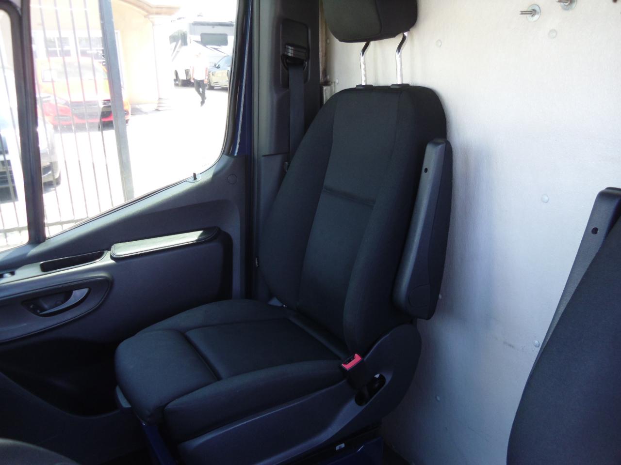 Mercedes-Benz Sprinter Cargo Van 2500 High Roof V6 170" RWD 2021
