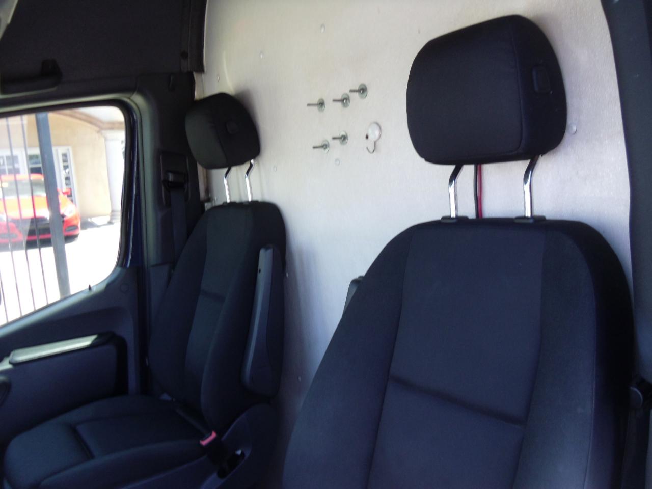 Mercedes-Benz Sprinter Cargo Van 2500 High Roof V6 170" RWD 2021