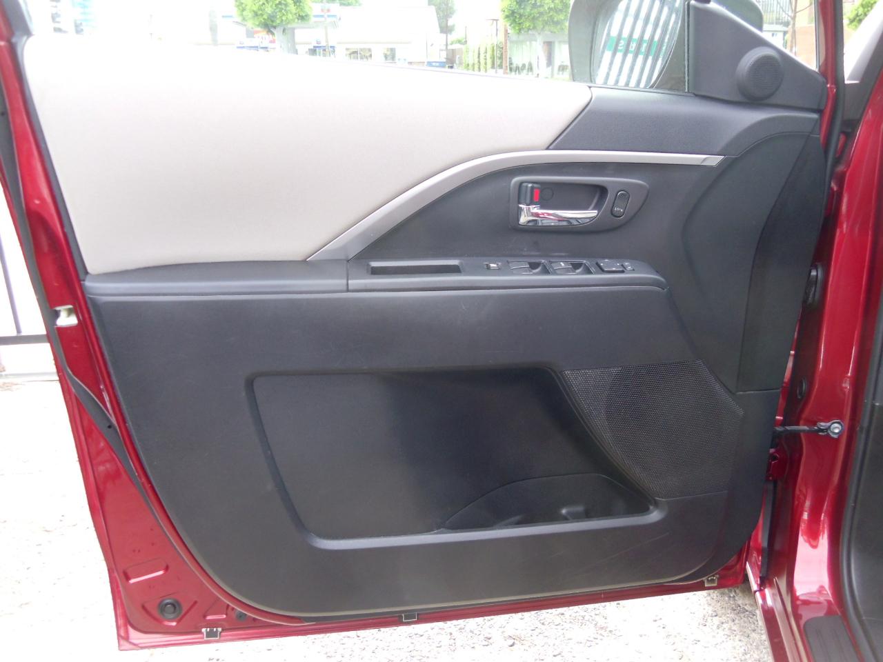 Mazda MAZDA5 4dr Wgn Auto Sport 2012