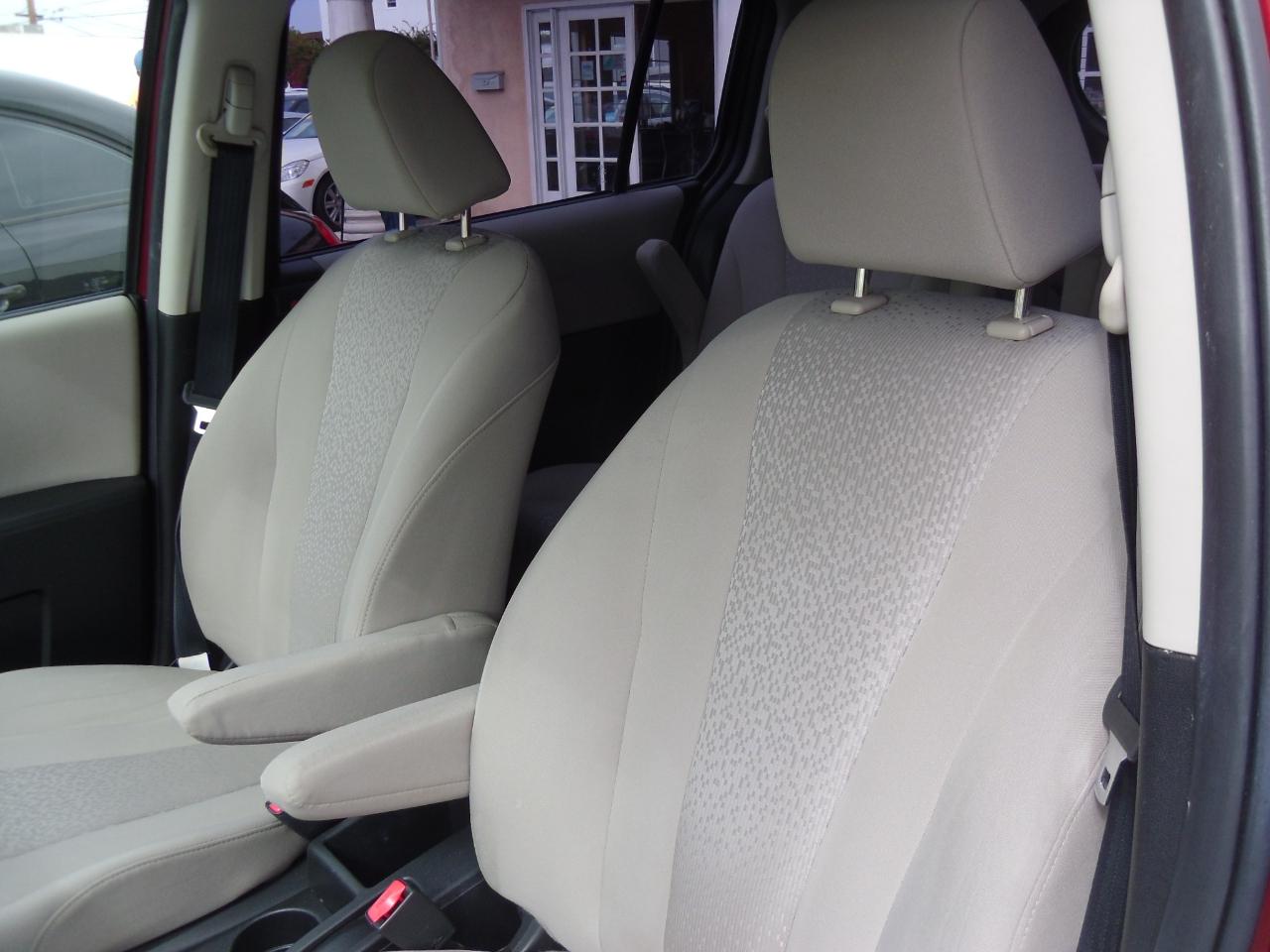 Mazda MAZDA5 4dr Wgn Auto Sport 2012