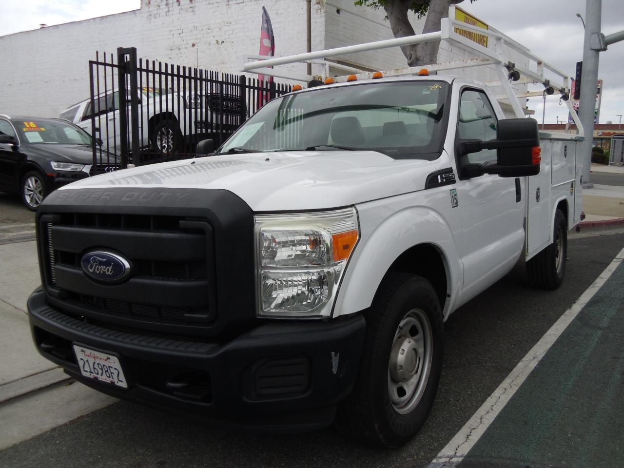 Ford Super Duty F-350 SRW 2WD Reg Cab 141" WB 60" CA XL 2016