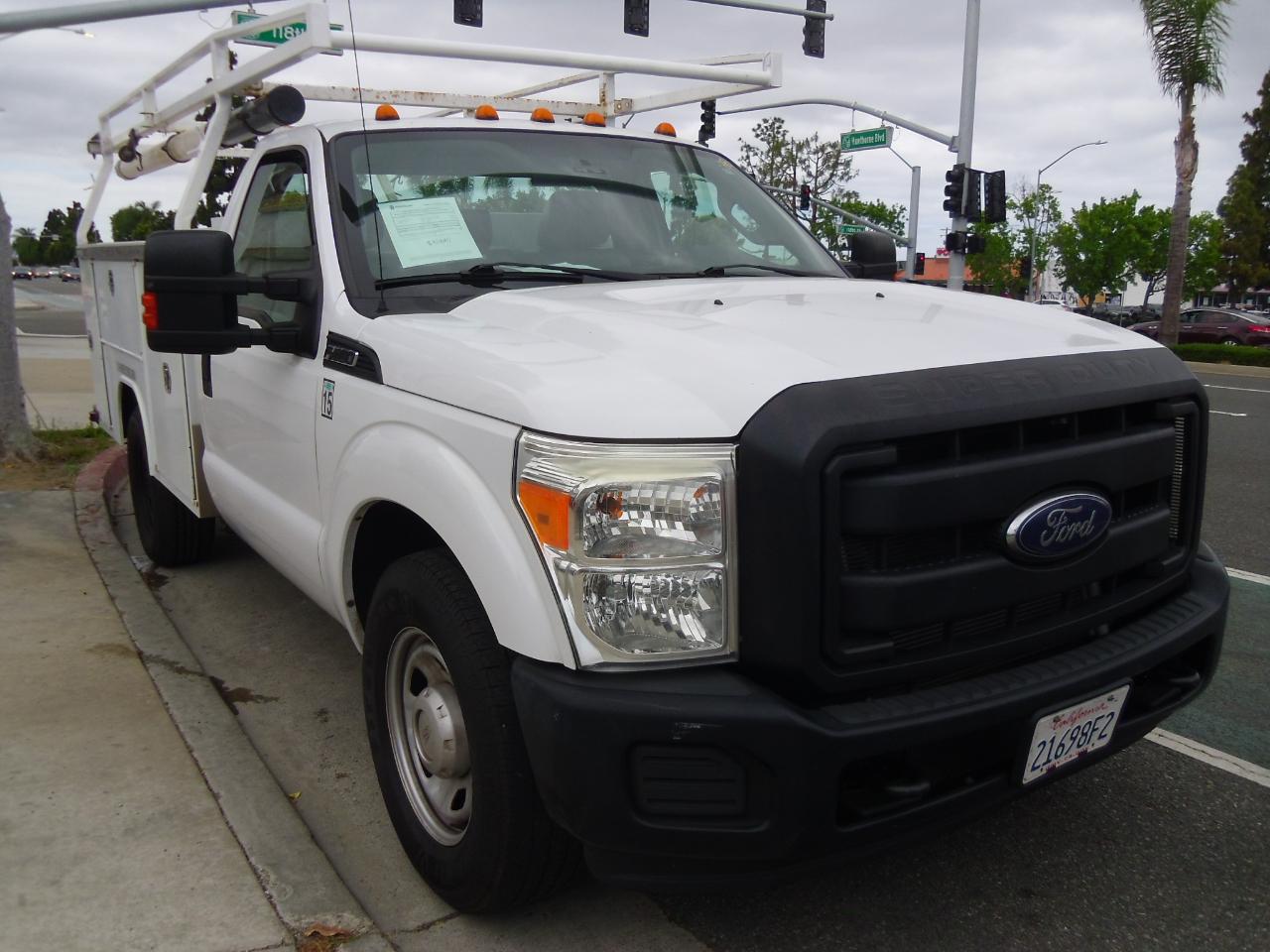 Ford Super Duty F-350 SRW 2WD Reg Cab 141" WB 60" CA XL 2016