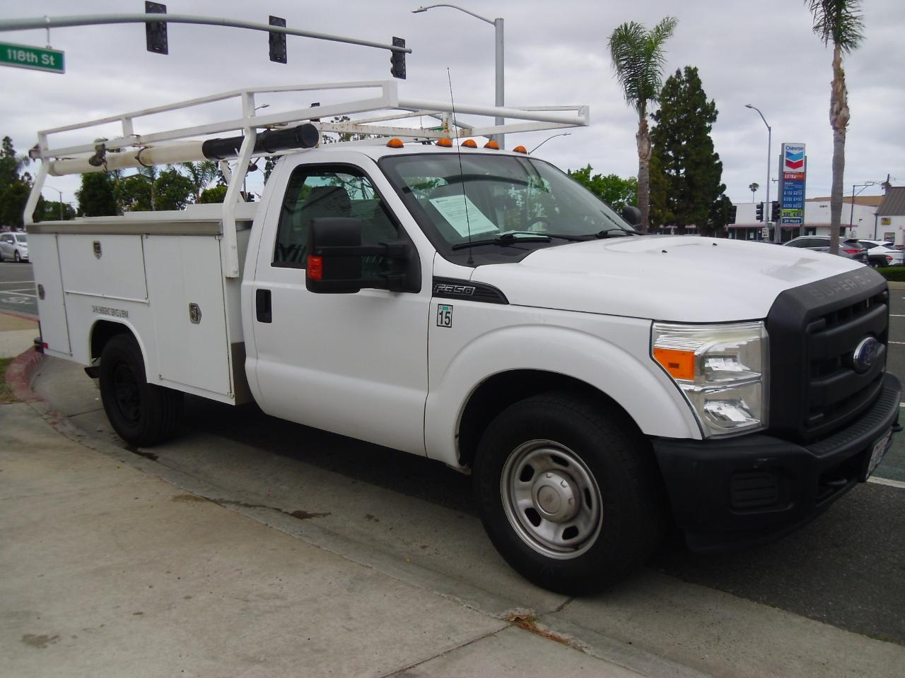 Ford Super Duty F-350 SRW 2WD Reg Cab 141" WB 60" CA XL 2016