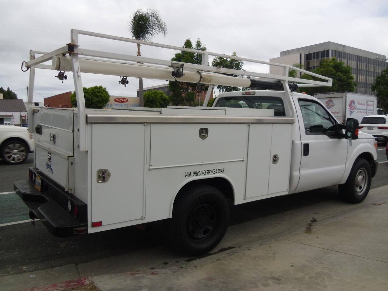 Ford Super Duty F-350 SRW 2WD Reg Cab 141" WB 60" CA XL 2016
