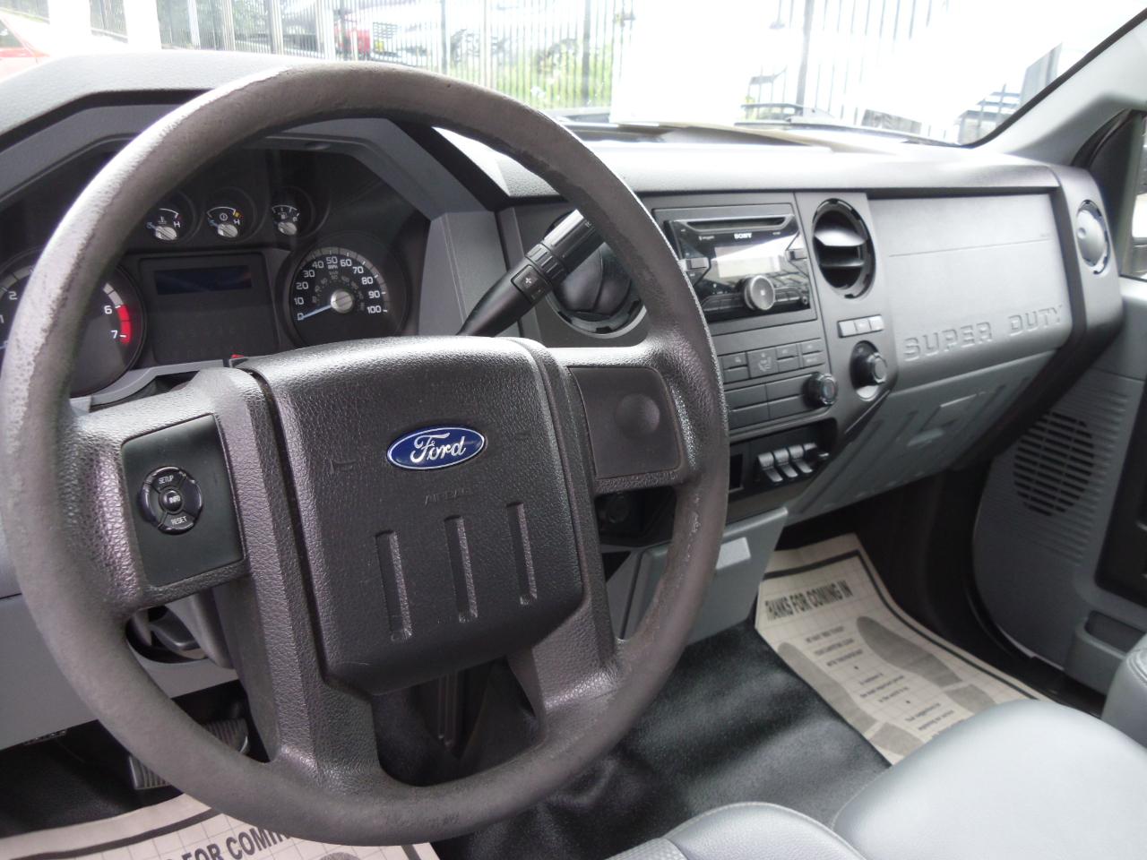 Ford Super Duty F-350 SRW 2WD Reg Cab 141" WB 60" CA XL 2016
