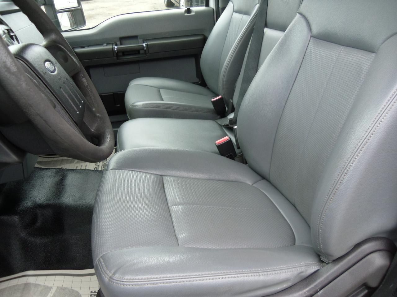 Ford Super Duty F-350 SRW 2WD Reg Cab 141" WB 60" CA XL 2016