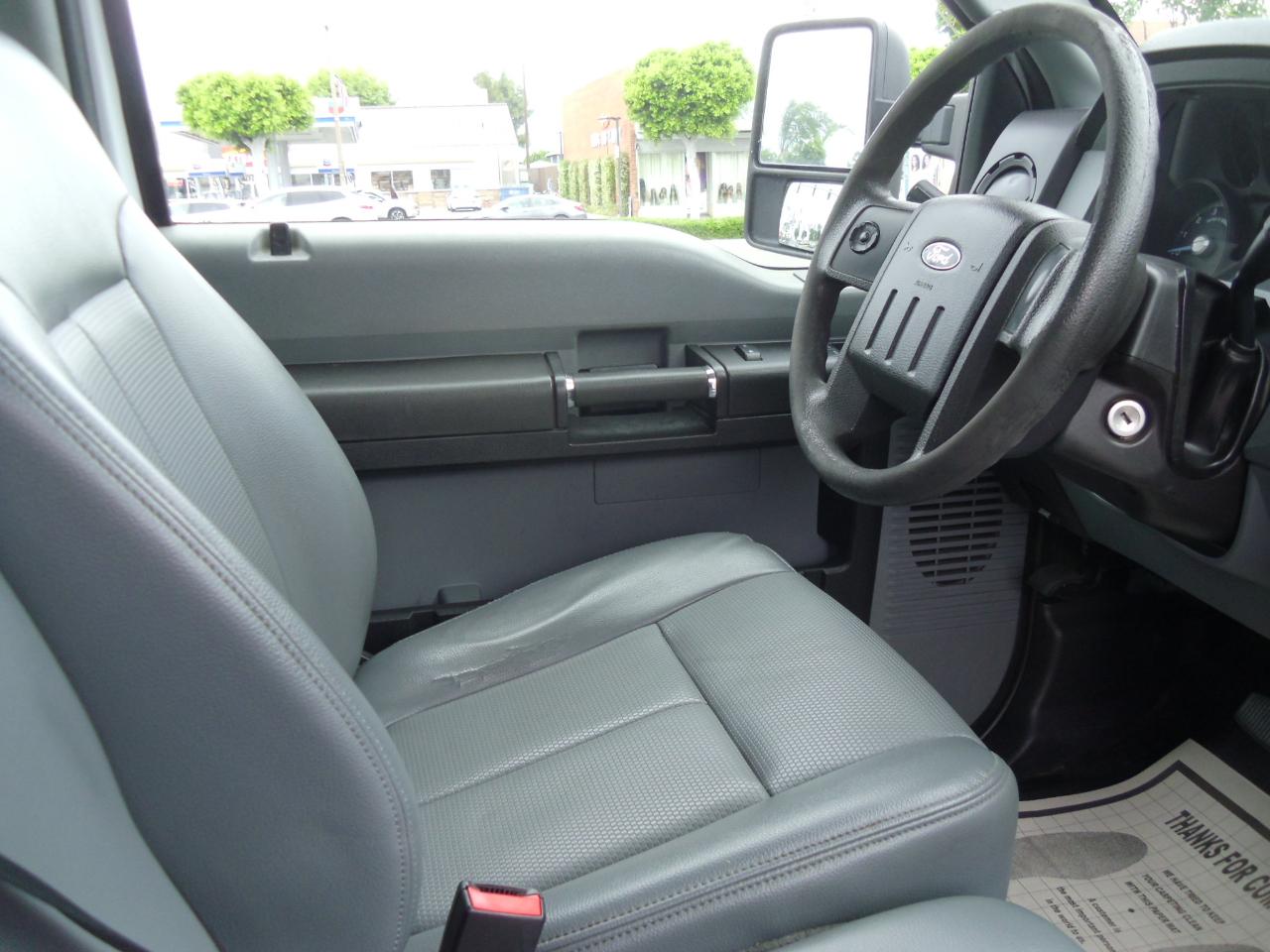 Ford Super Duty F-350 SRW 2WD Reg Cab 141" WB 60" CA XL 2016