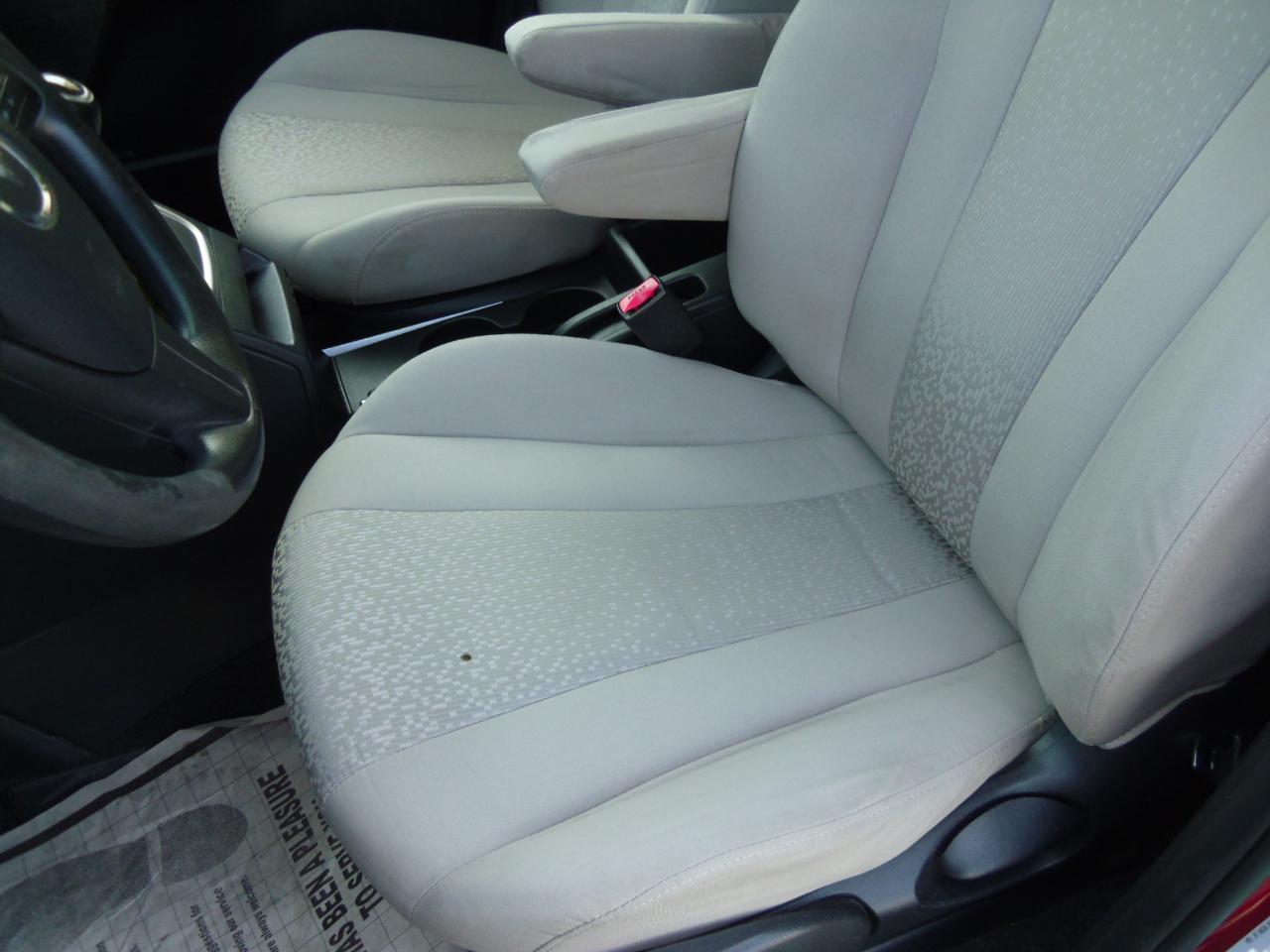 Mazda MAZDA5 4dr Wgn Auto Sport 2012