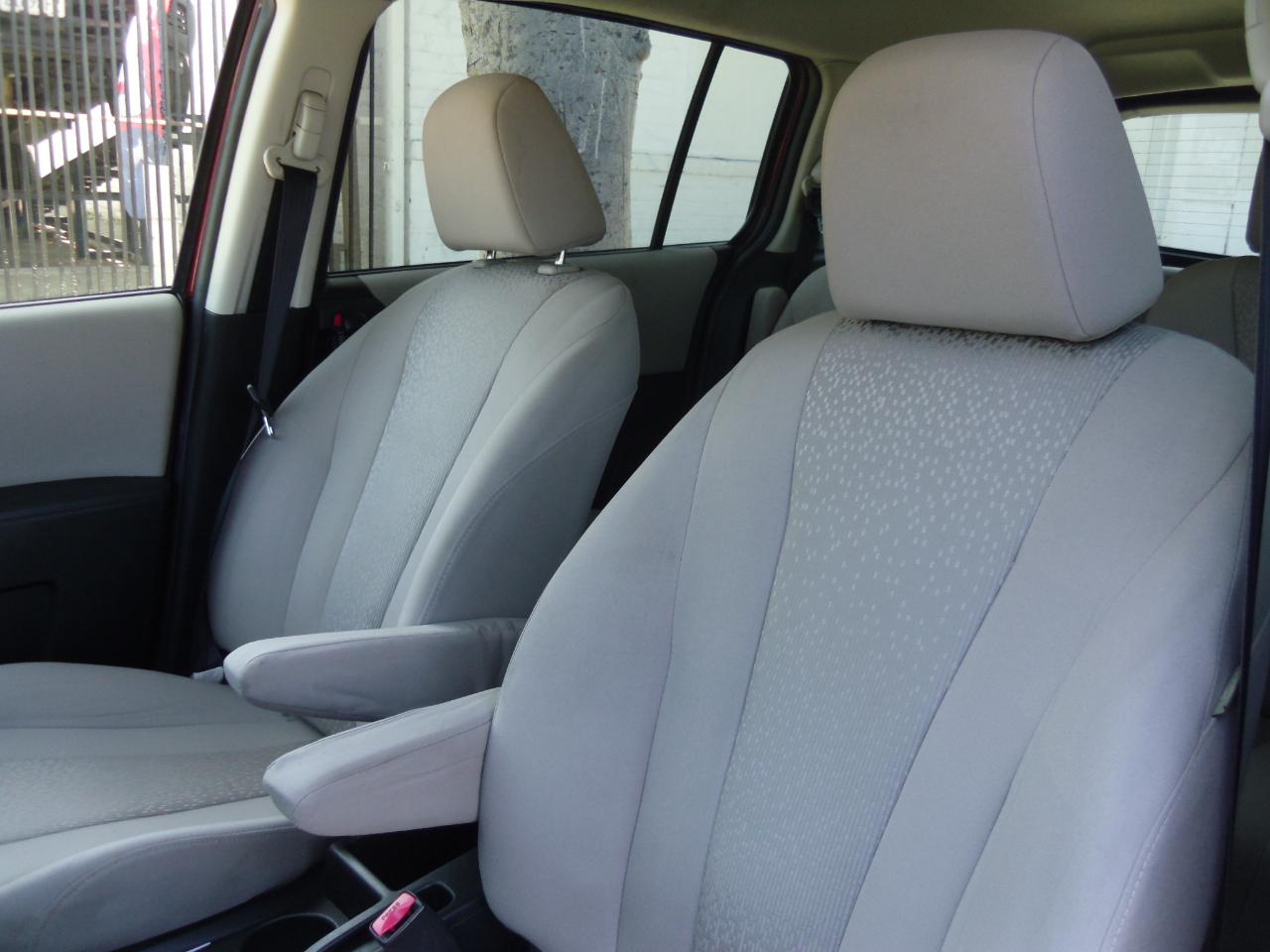 Mazda MAZDA5 4dr Wgn Auto Sport 2012