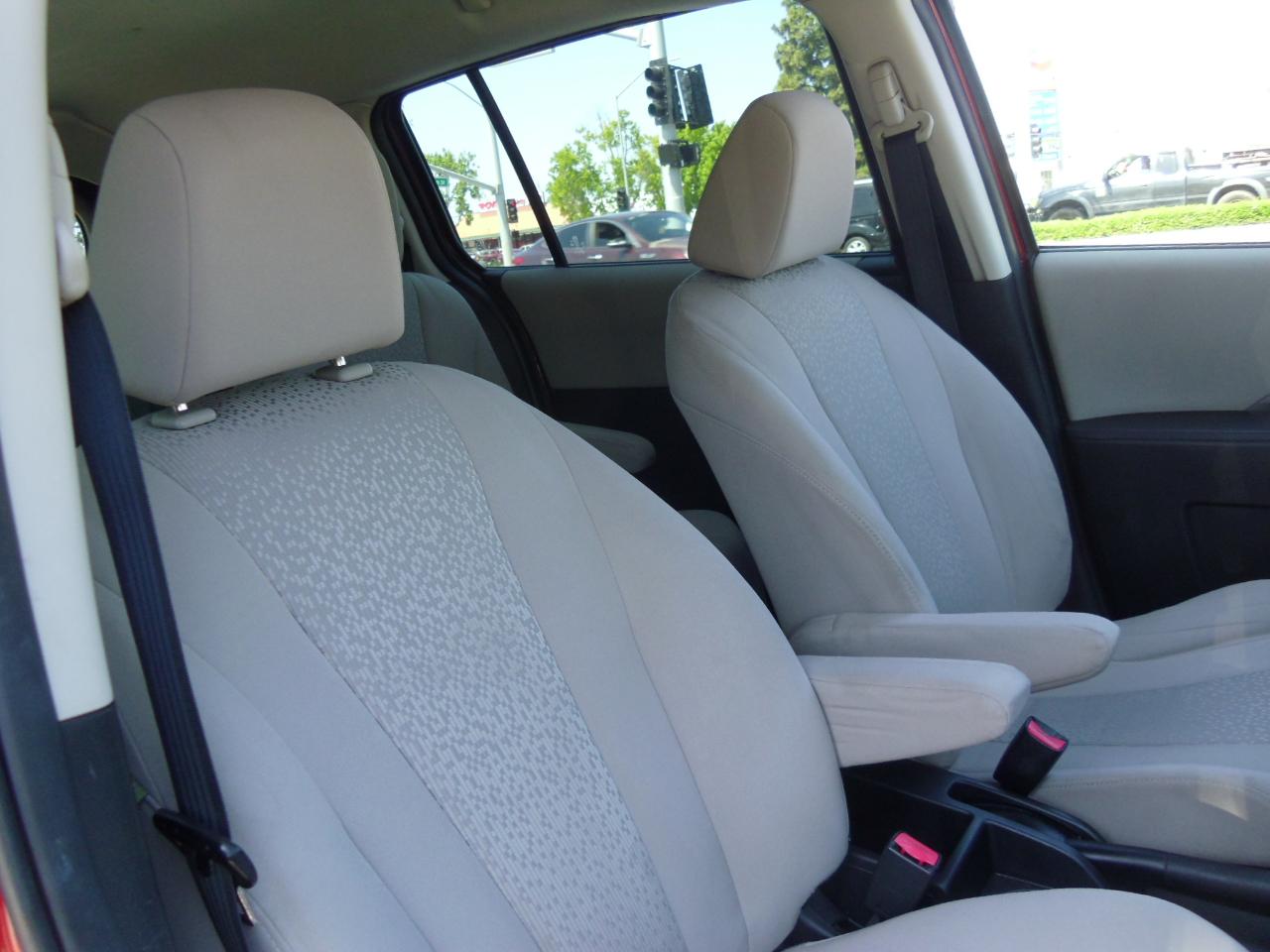 Mazda MAZDA5 4dr Wgn Auto Sport 2012