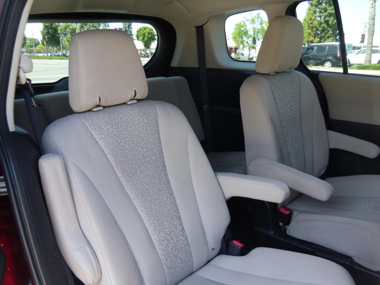 Mazda MAZDA5 4dr Wgn Auto Sport 2012