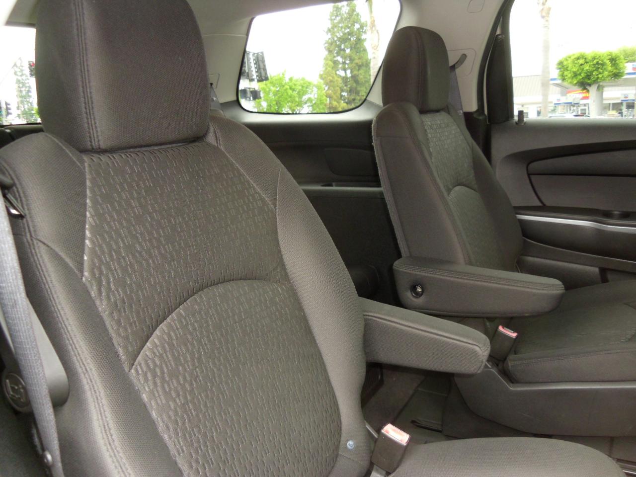 GMC Acadia FWD 4dr SLE 2012