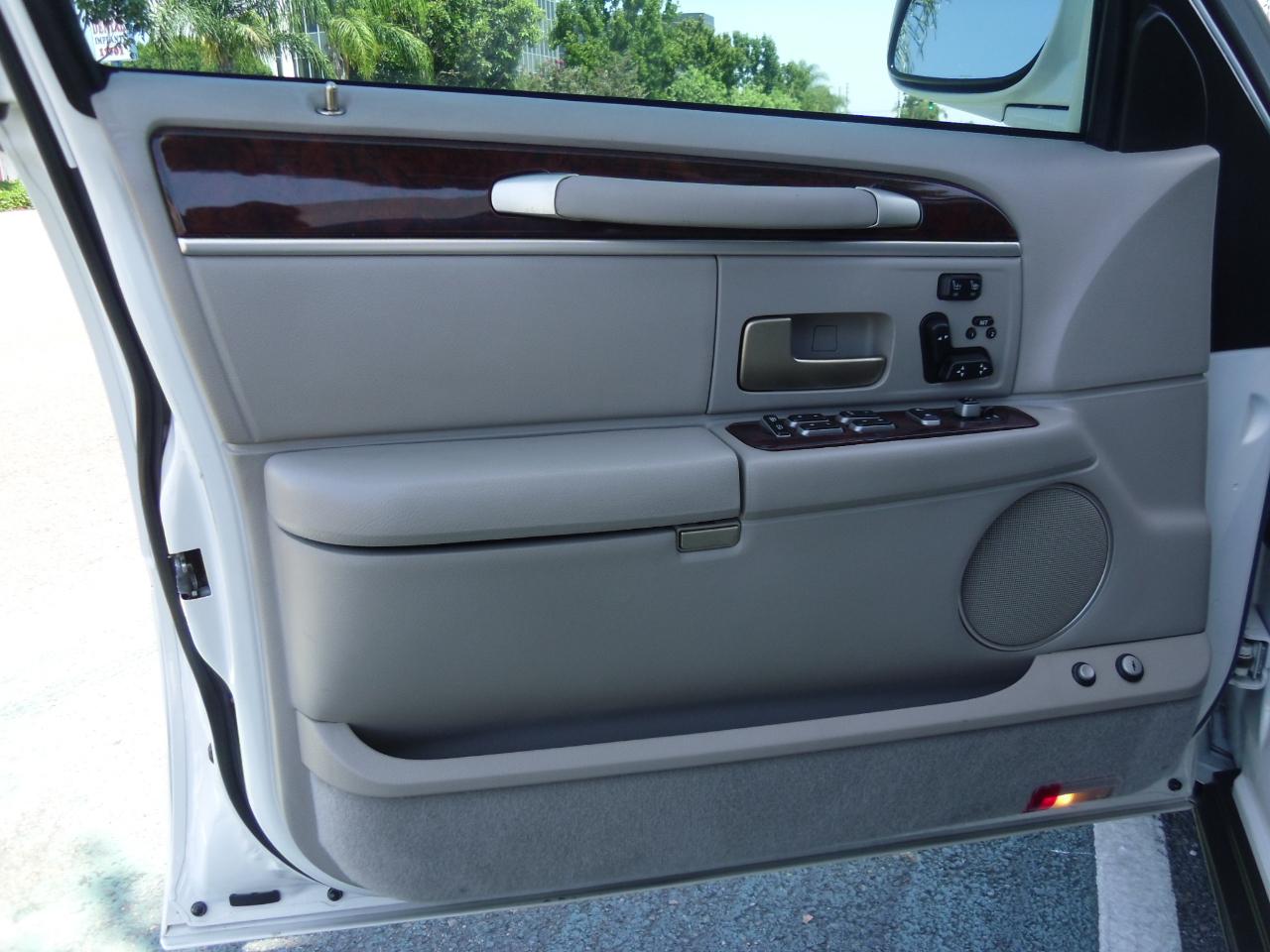 Lincoln Town Car 4dr Sdn Signature Limited 2007