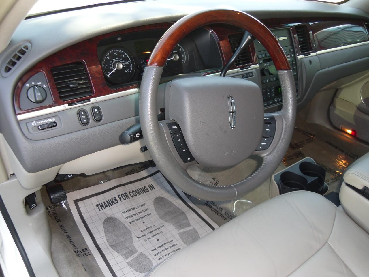 Lincoln Town Car 4dr Sdn Signature Limited 2007