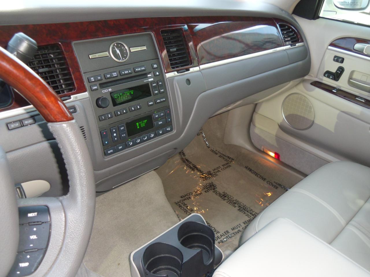 Lincoln Town Car 4dr Sdn Signature Limited 2007