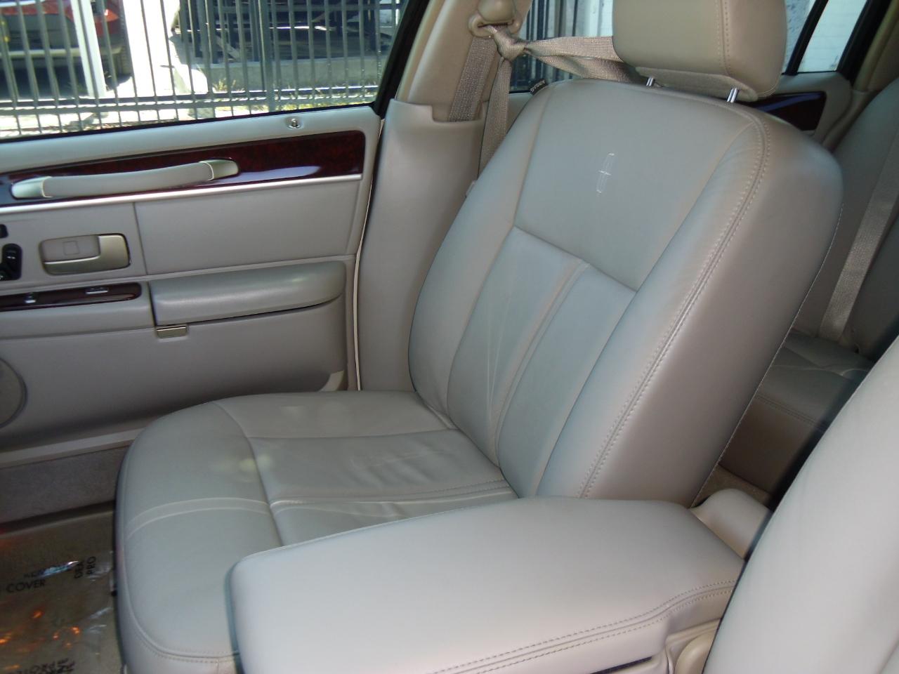 Lincoln Town Car 4dr Sdn Signature Limited 2007