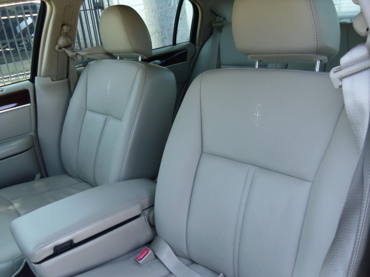 Lincoln Town Car 4dr Sdn Signature Limited 2007