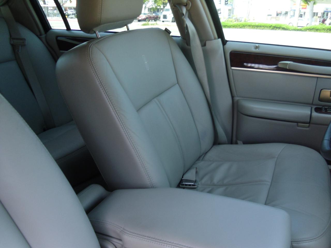 Lincoln Town Car 4dr Sdn Signature Limited 2007