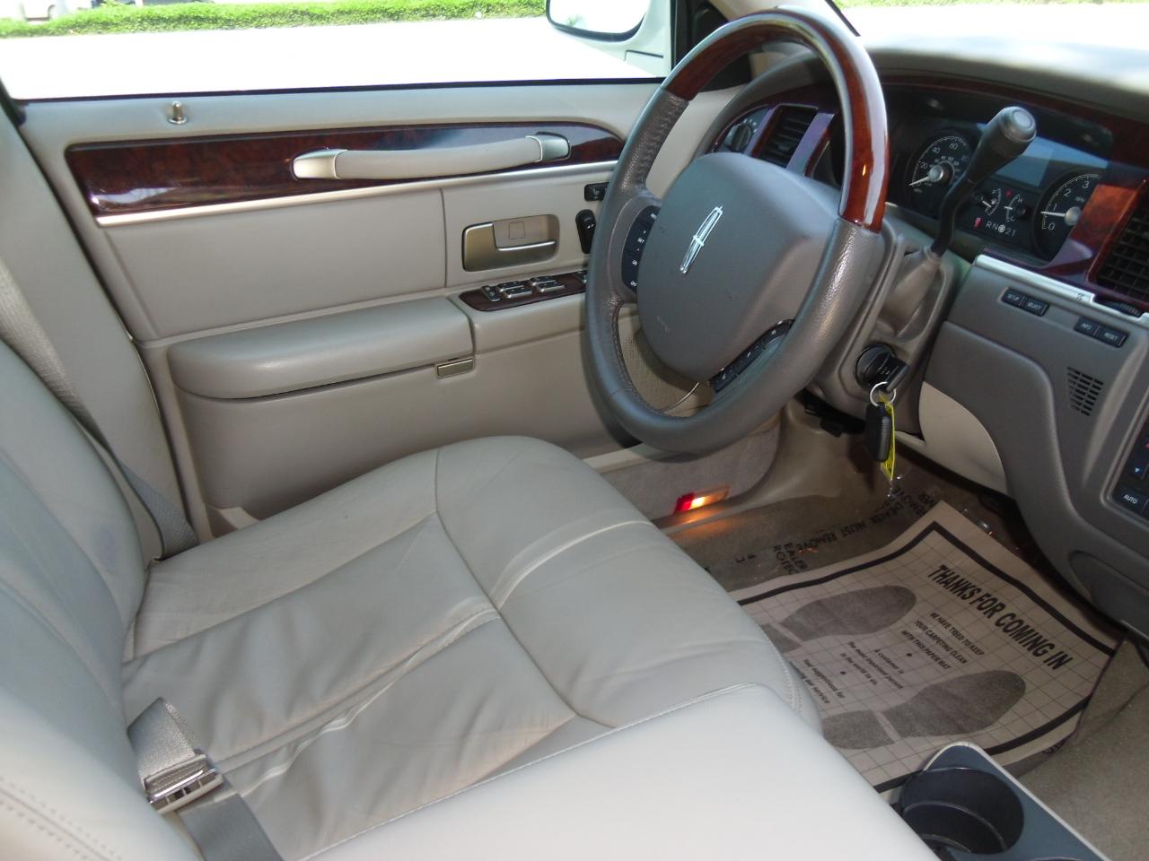 Lincoln Town Car 4dr Sdn Signature Limited 2007