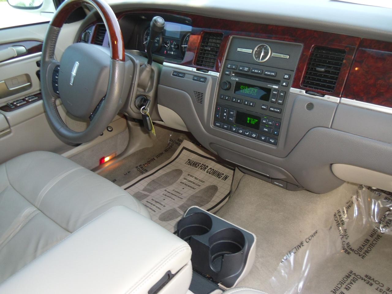 Lincoln Town Car 4dr Sdn Signature Limited 2007