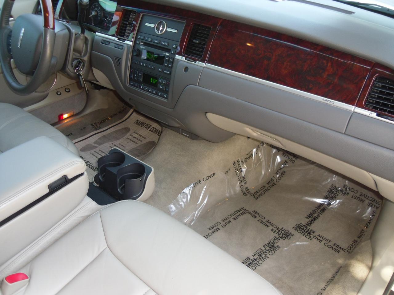 Lincoln Town Car 4dr Sdn Signature Limited 2007