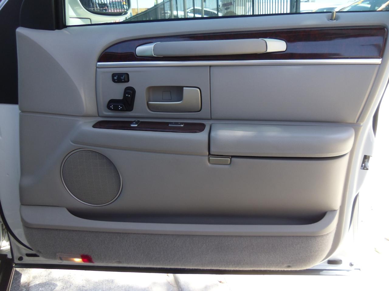 Lincoln Town Car 4dr Sdn Signature Limited 2007