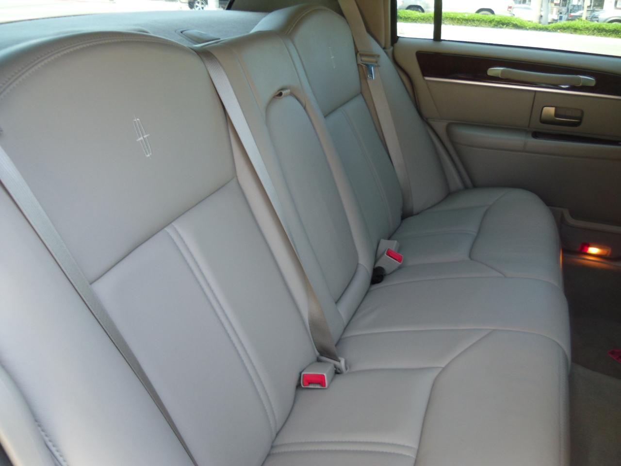 Lincoln Town Car 4dr Sdn Signature Limited 2007