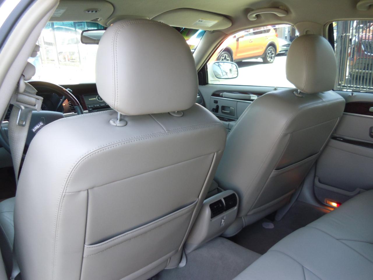 Lincoln Town Car 4dr Sdn Signature Limited 2007