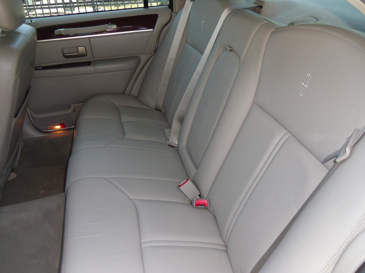 Lincoln Town Car 4dr Sdn Signature Limited 2007