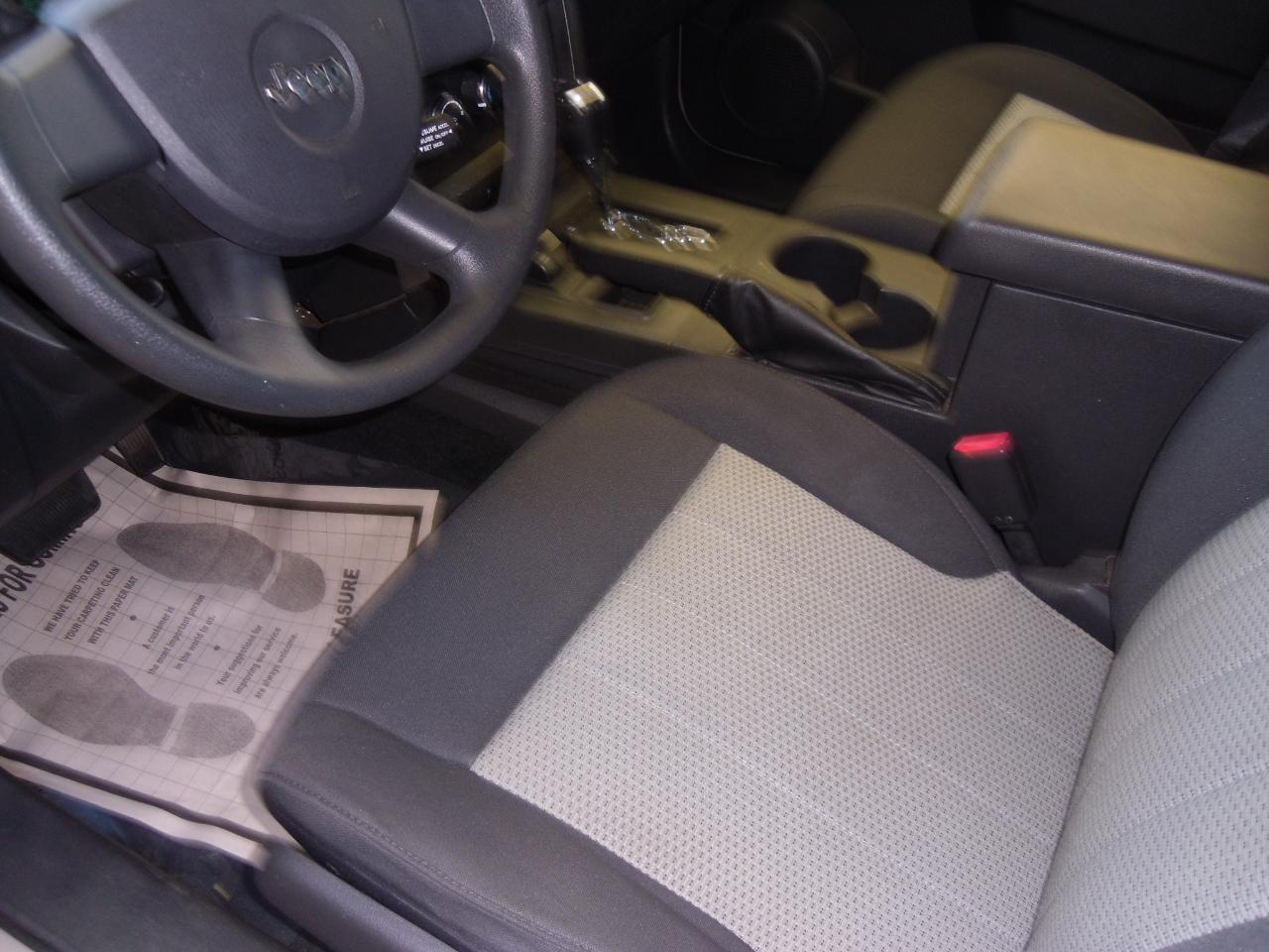 Jeep Liberty 4WD 4dr Sport 2010