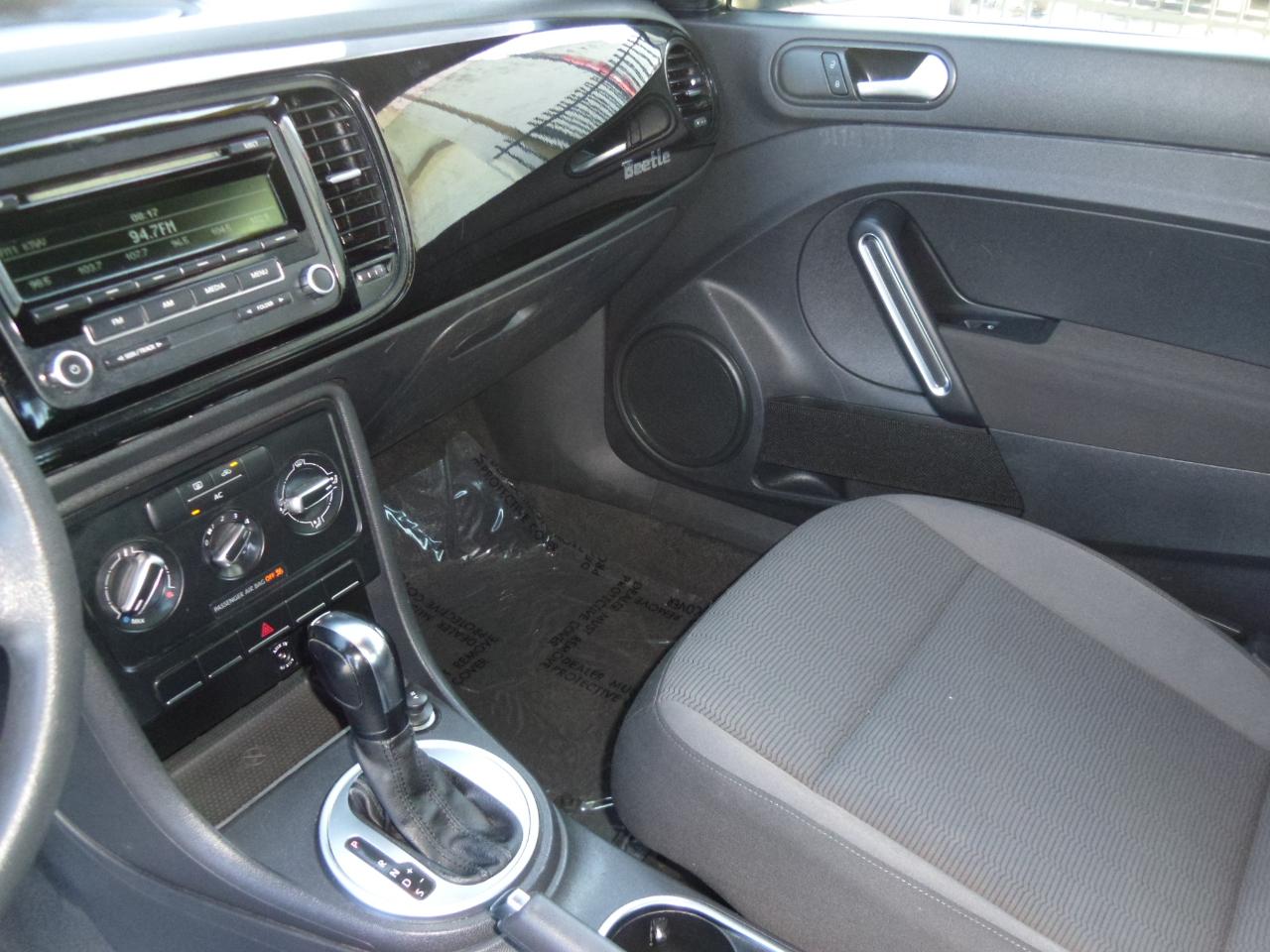 Volkswagen Beetle 2dr Cpe Auto Entry PZEV *Ltd Avail* 2012