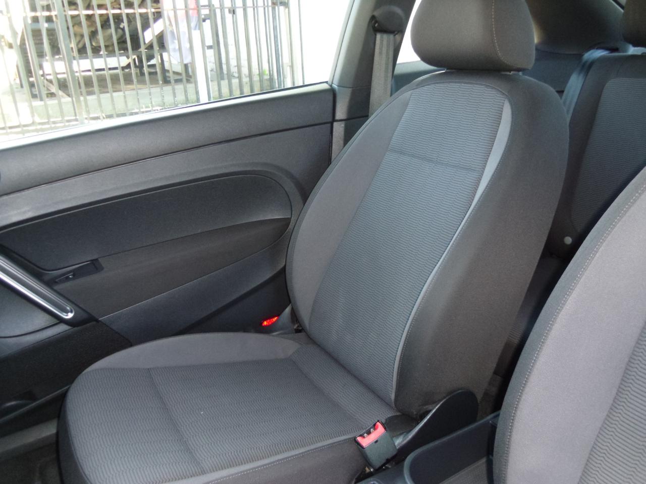 Volkswagen Beetle 2dr Cpe Auto Entry PZEV *Ltd Avail* 2012