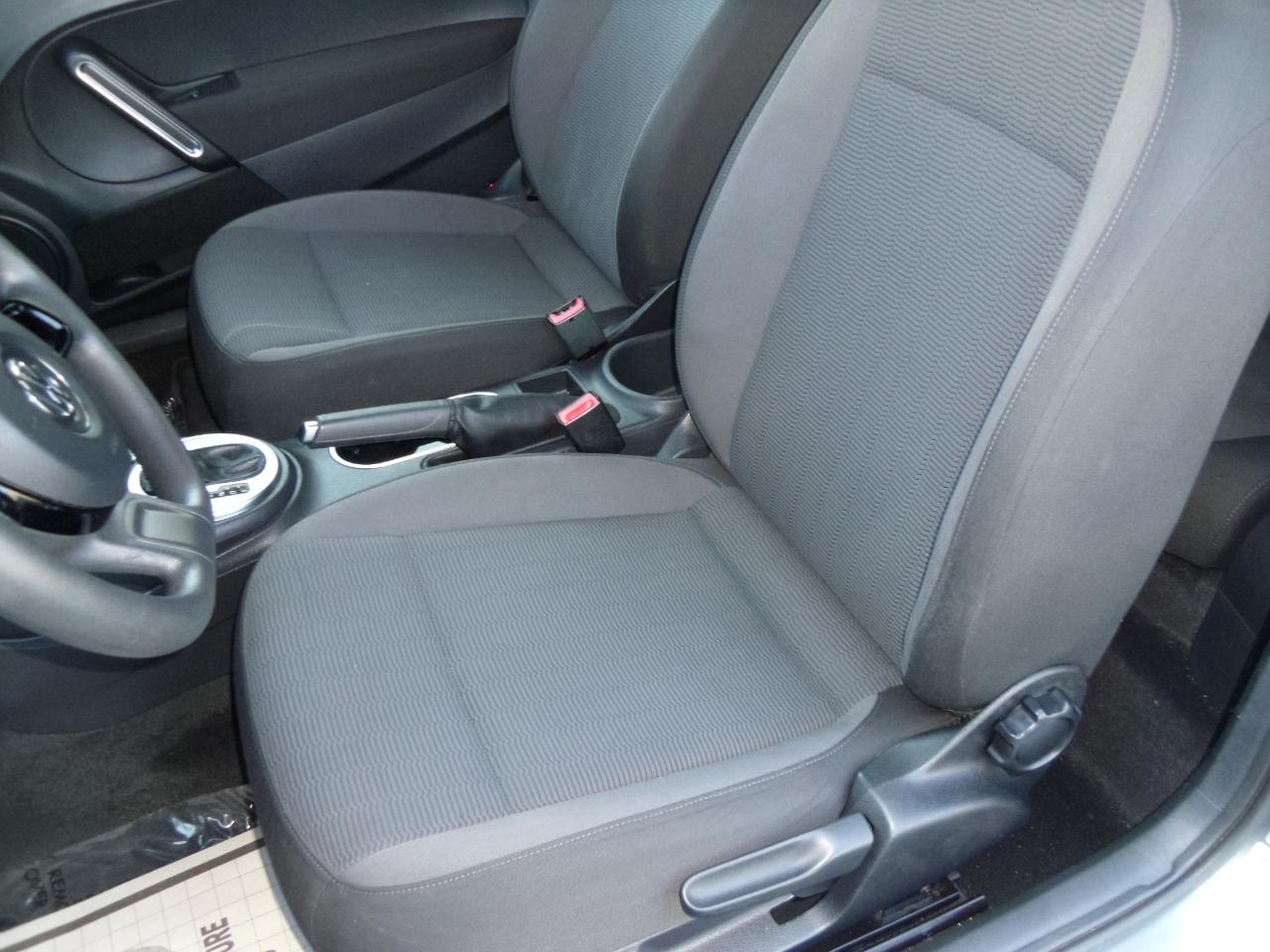 Volkswagen Beetle 2dr Cpe Auto Entry PZEV *Ltd Avail* 2012