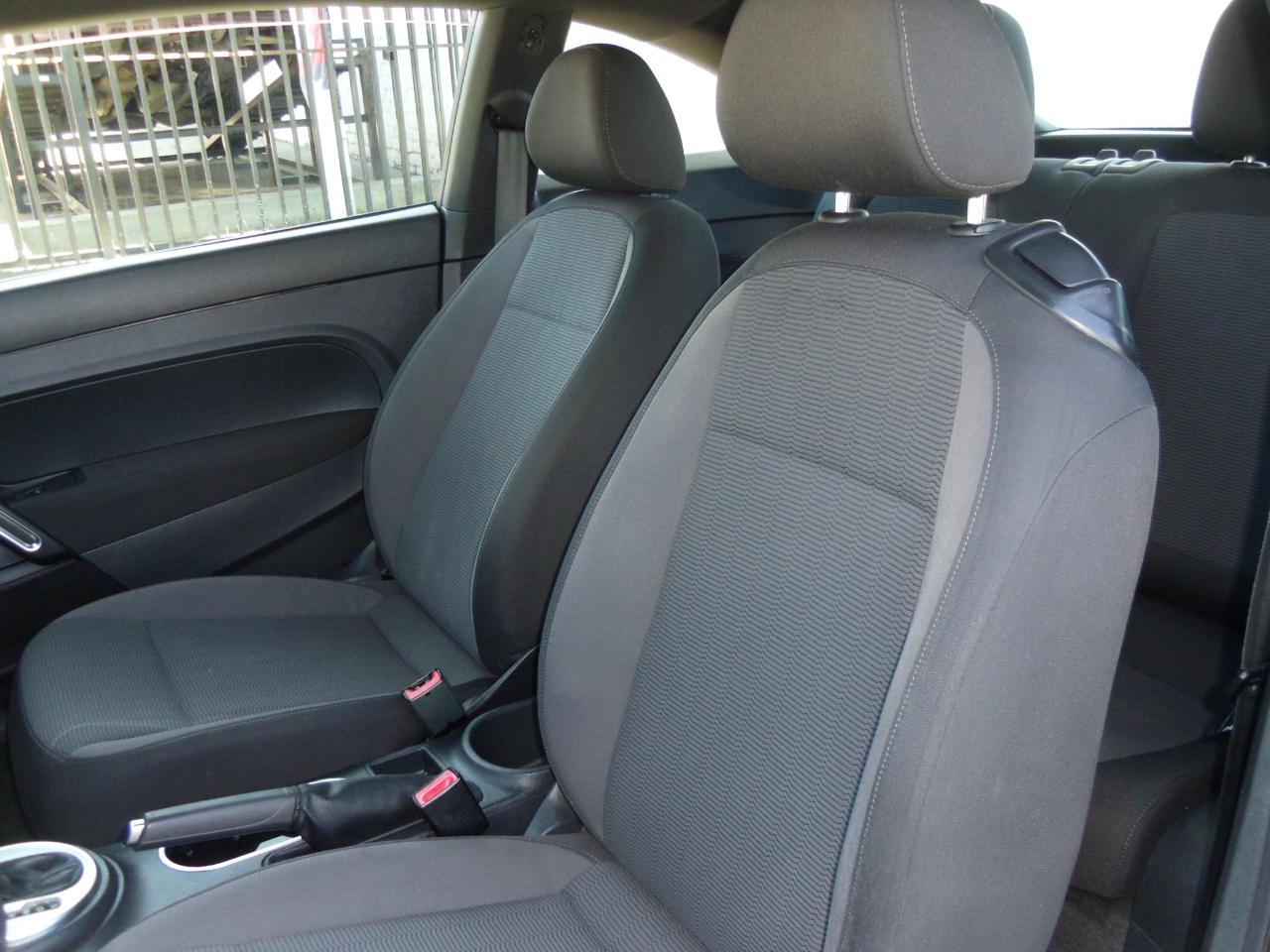 Volkswagen Beetle 2dr Cpe Auto Entry PZEV *Ltd Avail* 2012