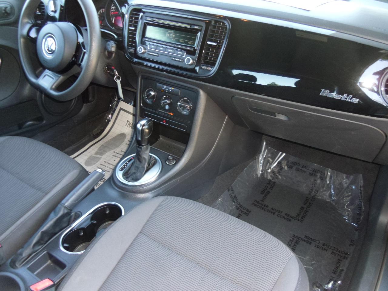 Volkswagen Beetle 2dr Cpe Auto Entry PZEV *Ltd Avail* 2012