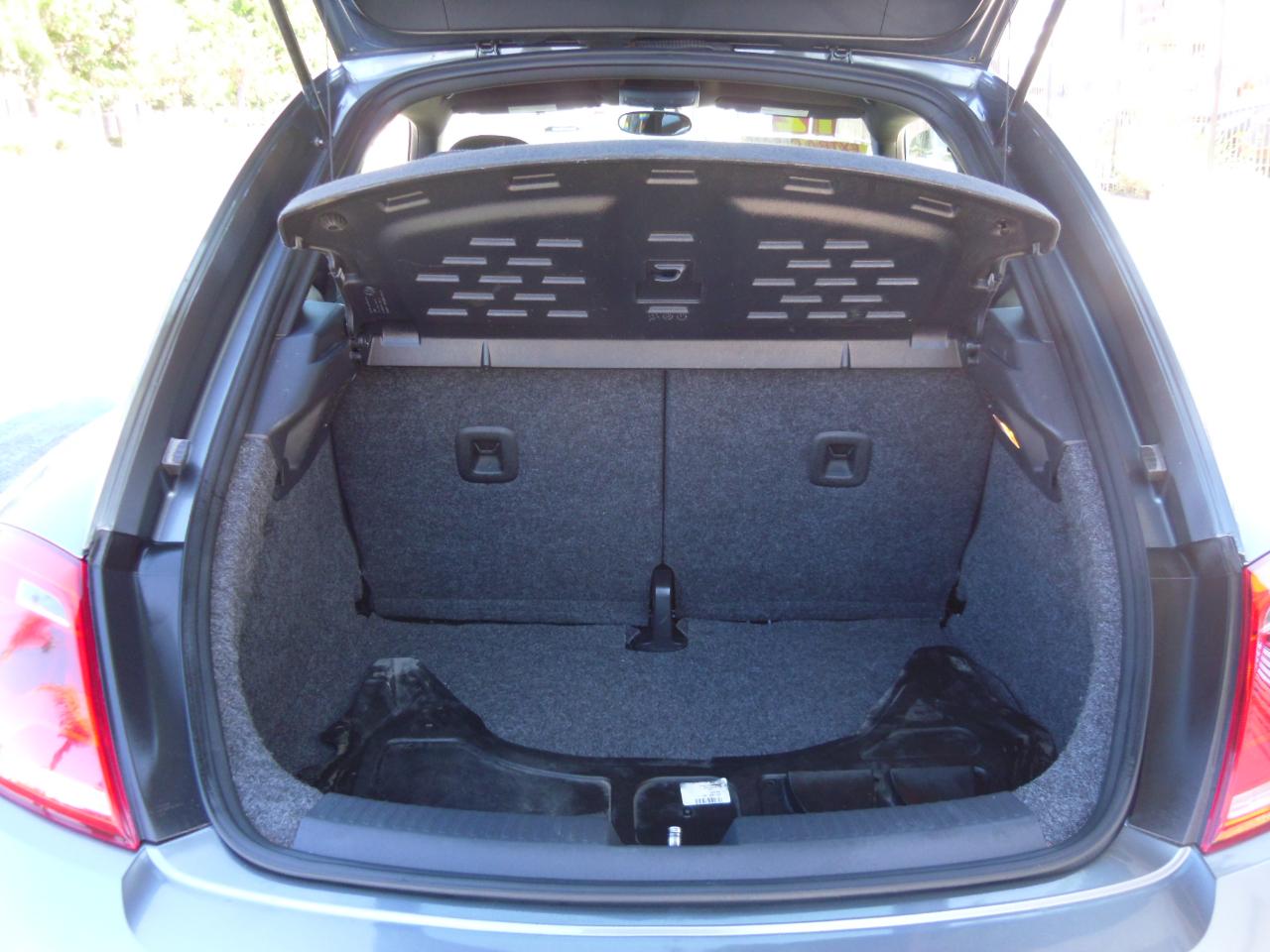 Volkswagen Beetle 2dr Cpe Auto Entry PZEV *Ltd Avail* 2012