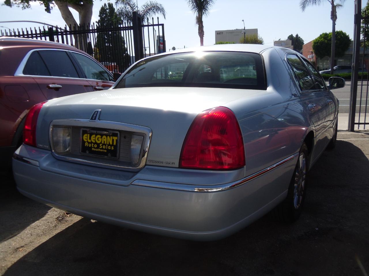 Lincoln Town Car 4dr Sdn Signature Limited 2009