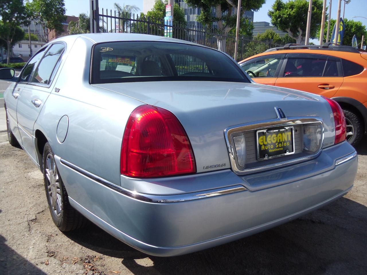 Lincoln Town Car 4dr Sdn Signature Limited 2009